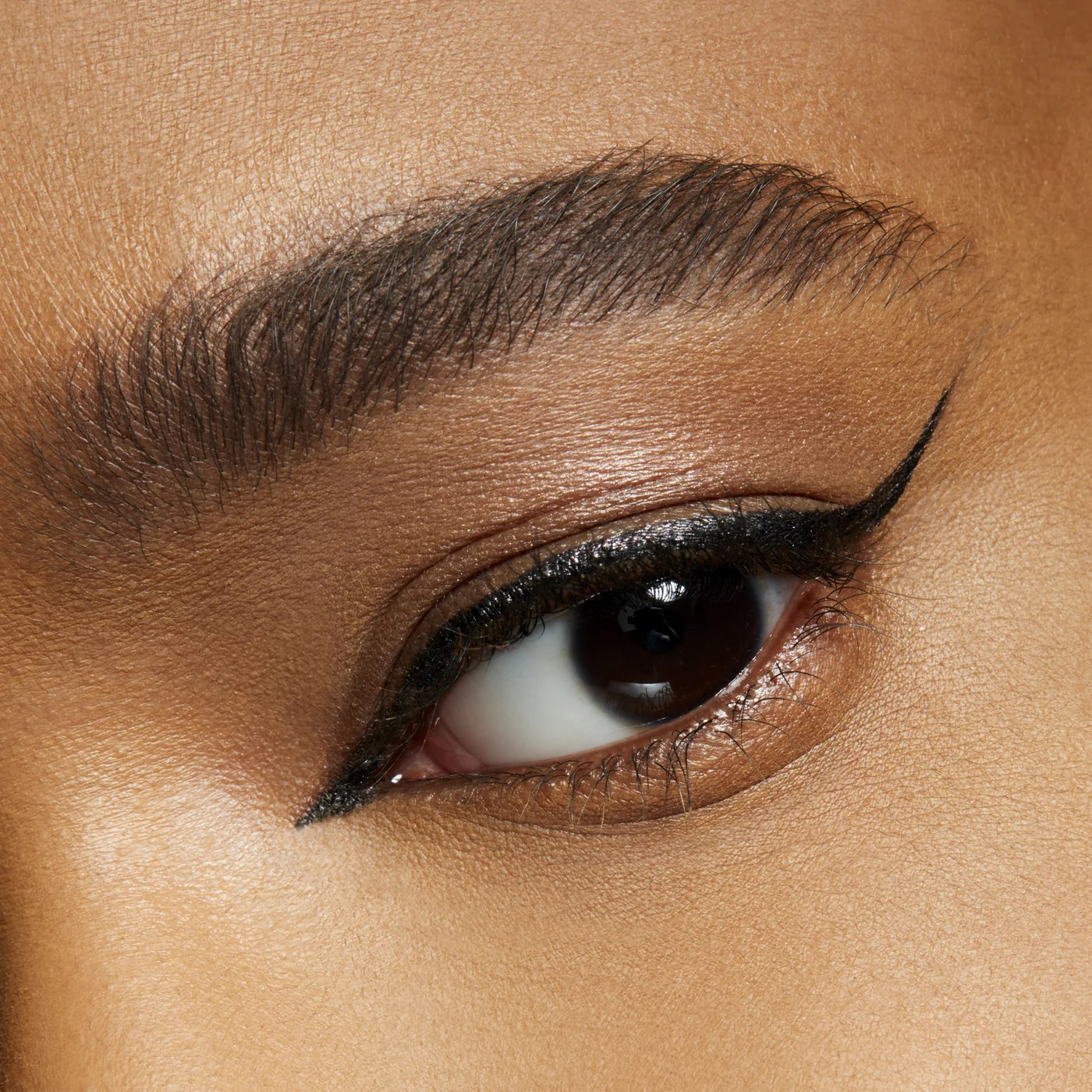 M.A.C BRUSHSTROKE 24HOUR LINER.