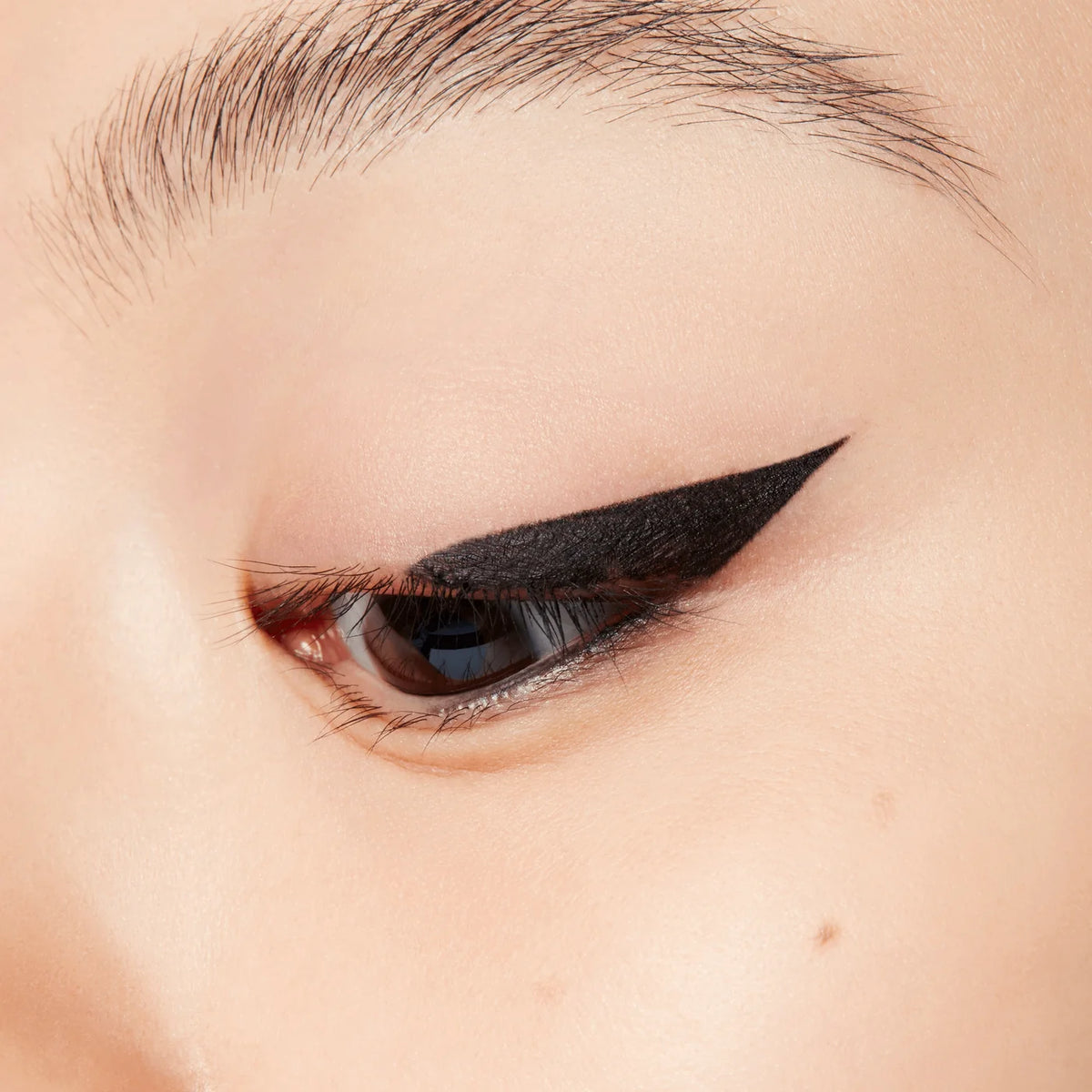 M.A.C COLOUR EXCESS GEL EYE LINER.