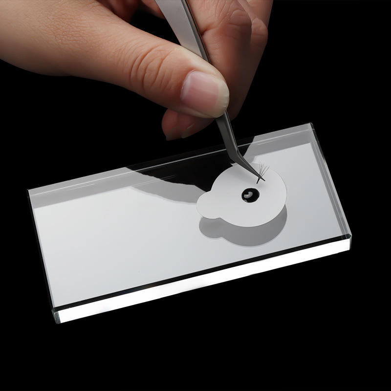 Achieve flawless lash application with this precision eyelash mirror.