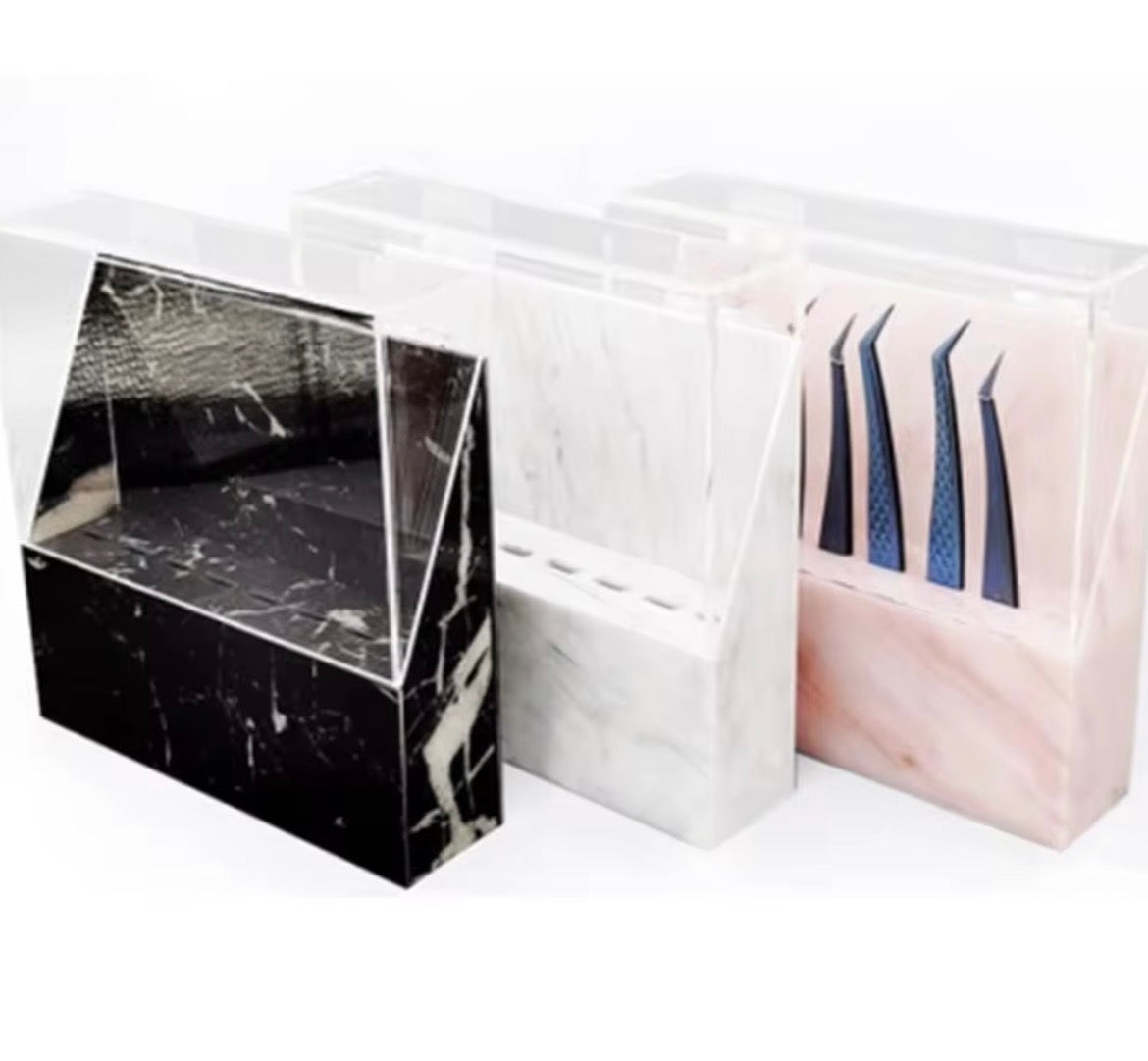 Organize and protect your tweezers with this sleek storage box.
