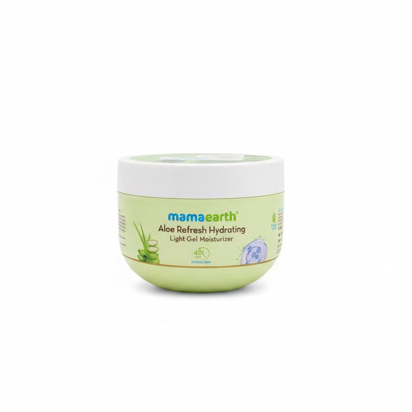A jar of Mama Earth Aloe Refresh Hydrating Light Gel Moisturizer placed on a dark reflective surface in front of a mint green plastic storage basket.