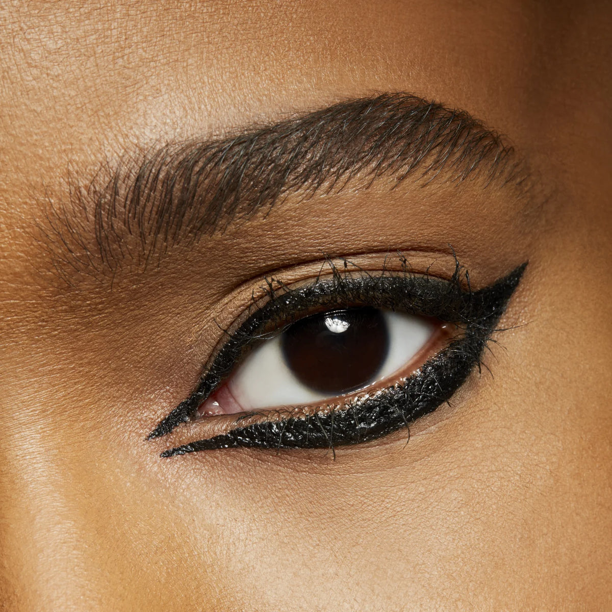 M.A.C LIQUIDLAST 24HOUR WATERPROOF LINER.